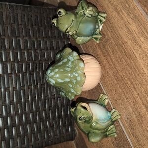 Green Frog and Mushroom Decor